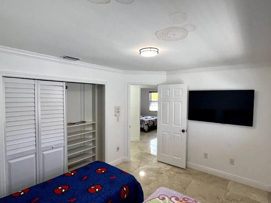 Sunny Getaway: Relaxing Miami *