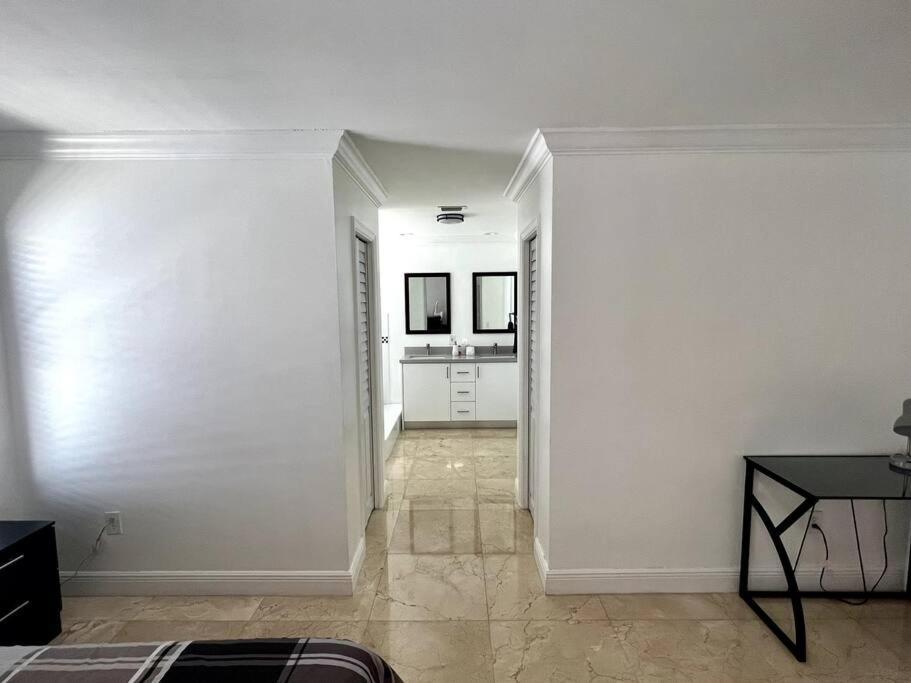 Sunny Getaway: Relaxing Miami * Tamiami