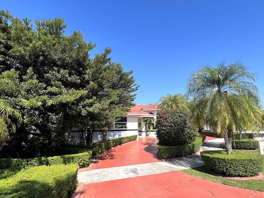 Sunny Getaway: Relaxing Miami Tamiami